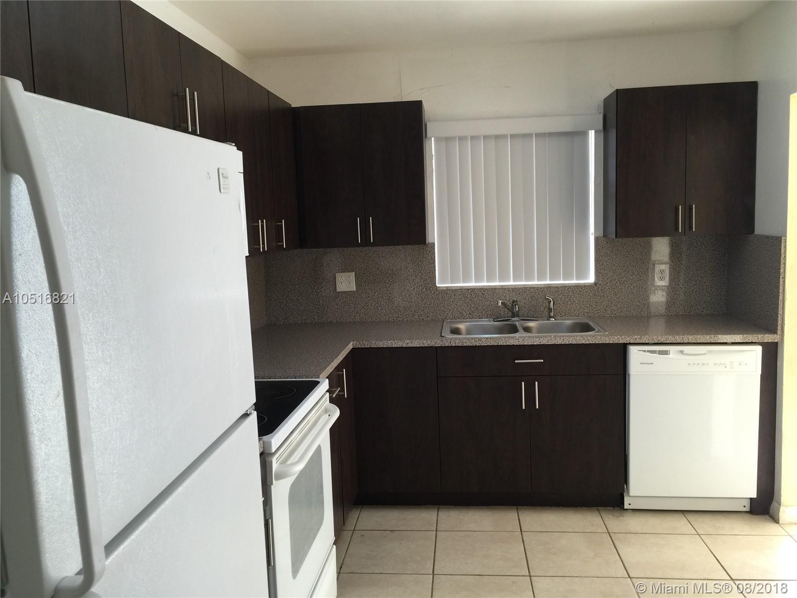 HOLLYWOOD LITTLE RANCHES - Residential Lease