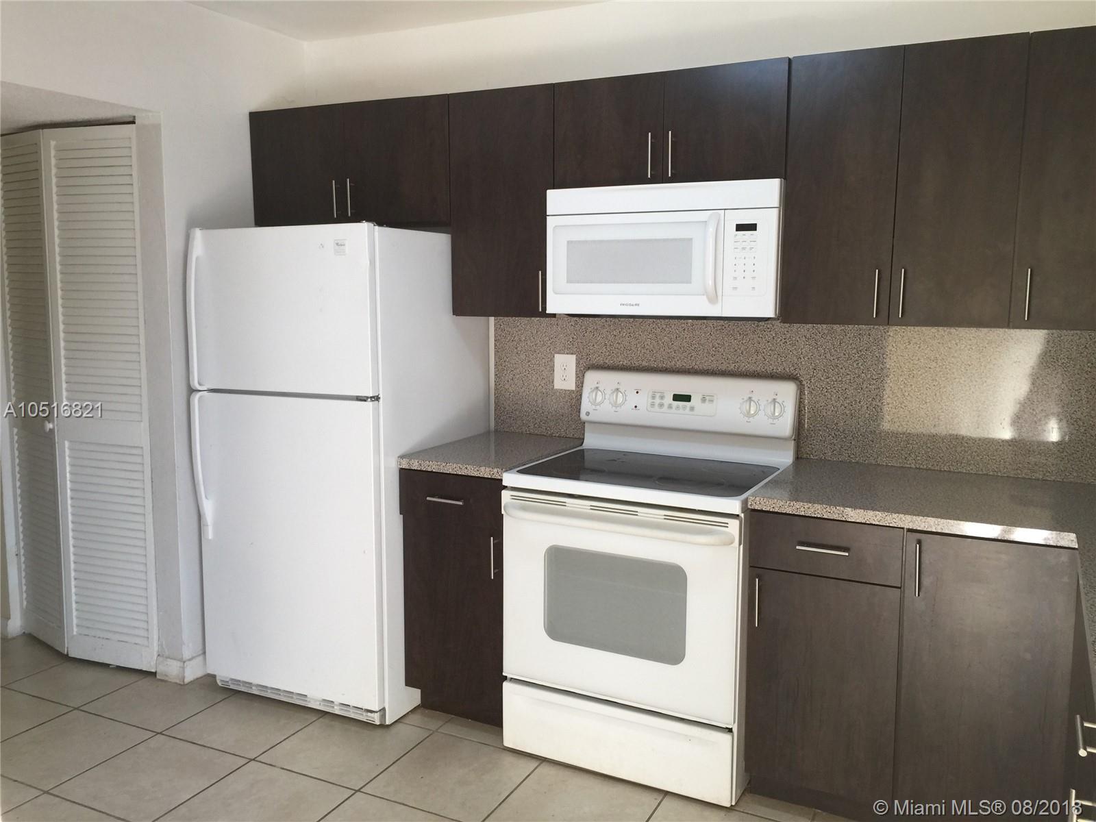 HOLLYWOOD LITTLE RANCHES - Residential Lease