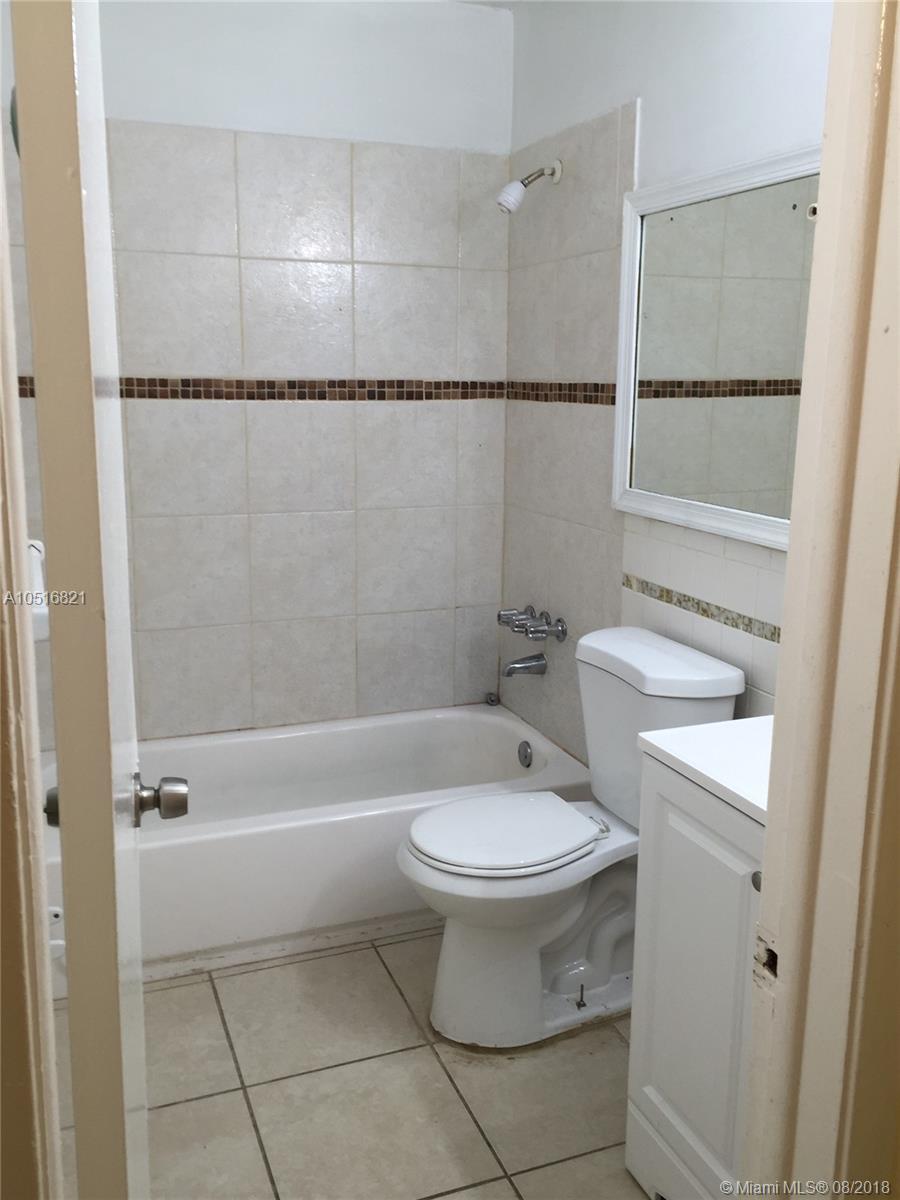 HOLLYWOOD LITTLE RANCHES - Residential Lease