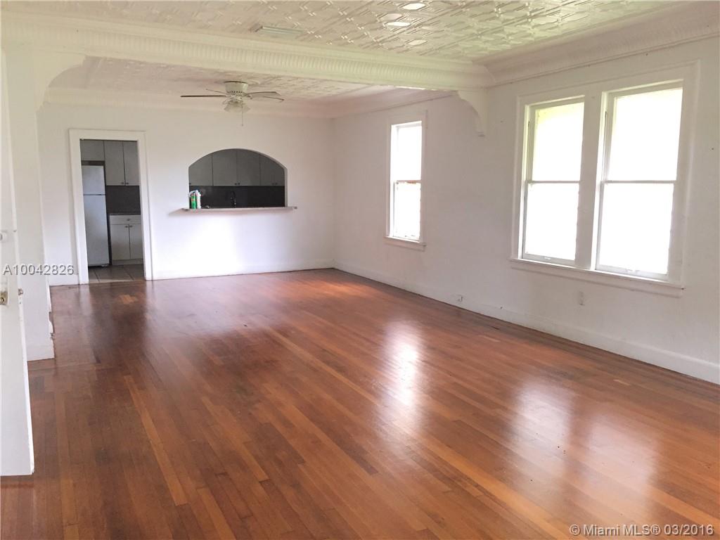 Updated and spacious 3/2 and 2/2 duplex in a great area. Excellent renters. Perfect for investors. Rented for $2,625 per month. Huge lot with an impressive back yard. Hardwood floors. Appliances include Range/Oven, Refrigerator, AC unit, Washer and Dryer. Separate electric meters. Landlord pays water bill.