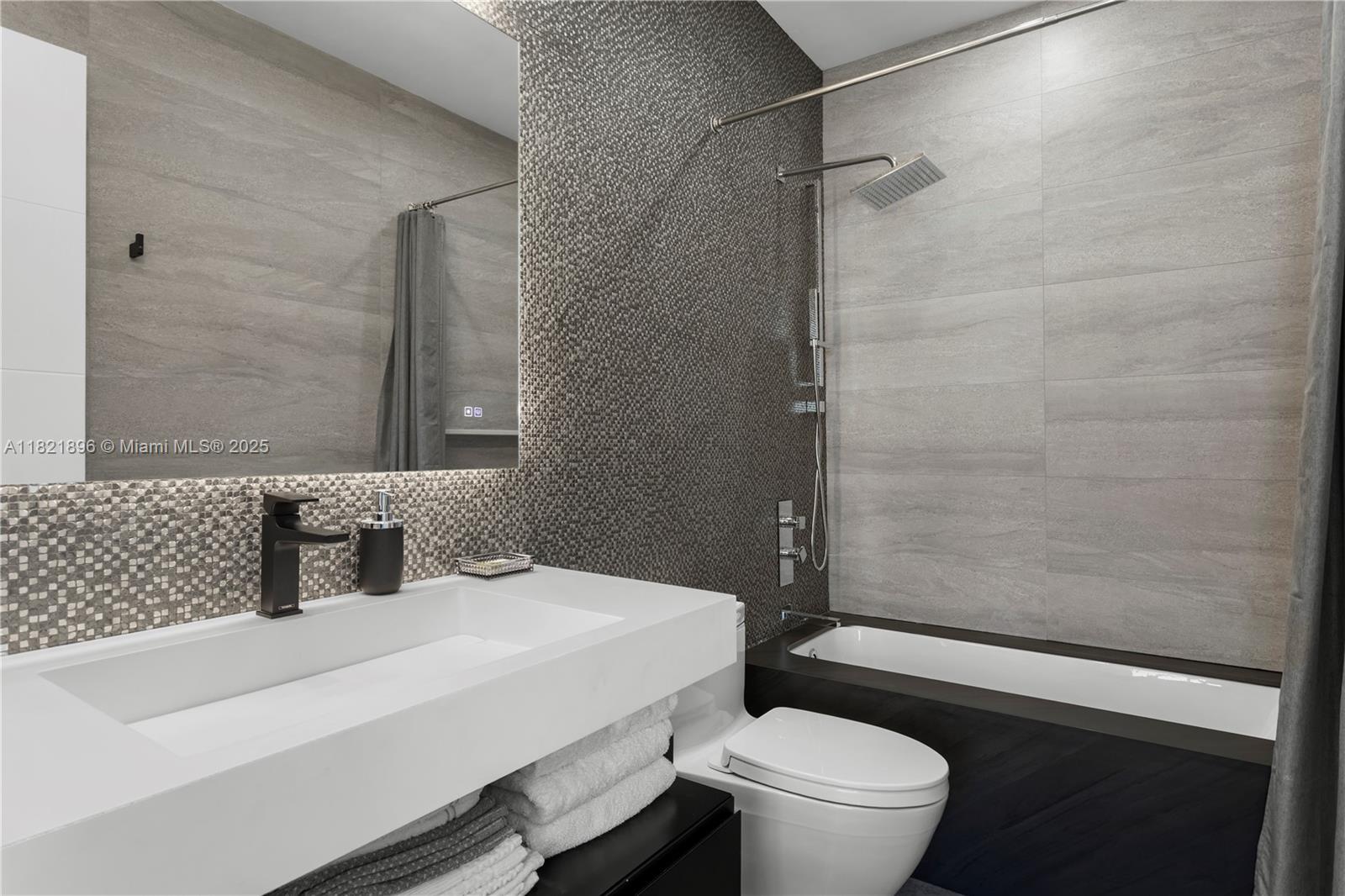 BELLAMARE @ WILLIAMS ISLA - Residential
