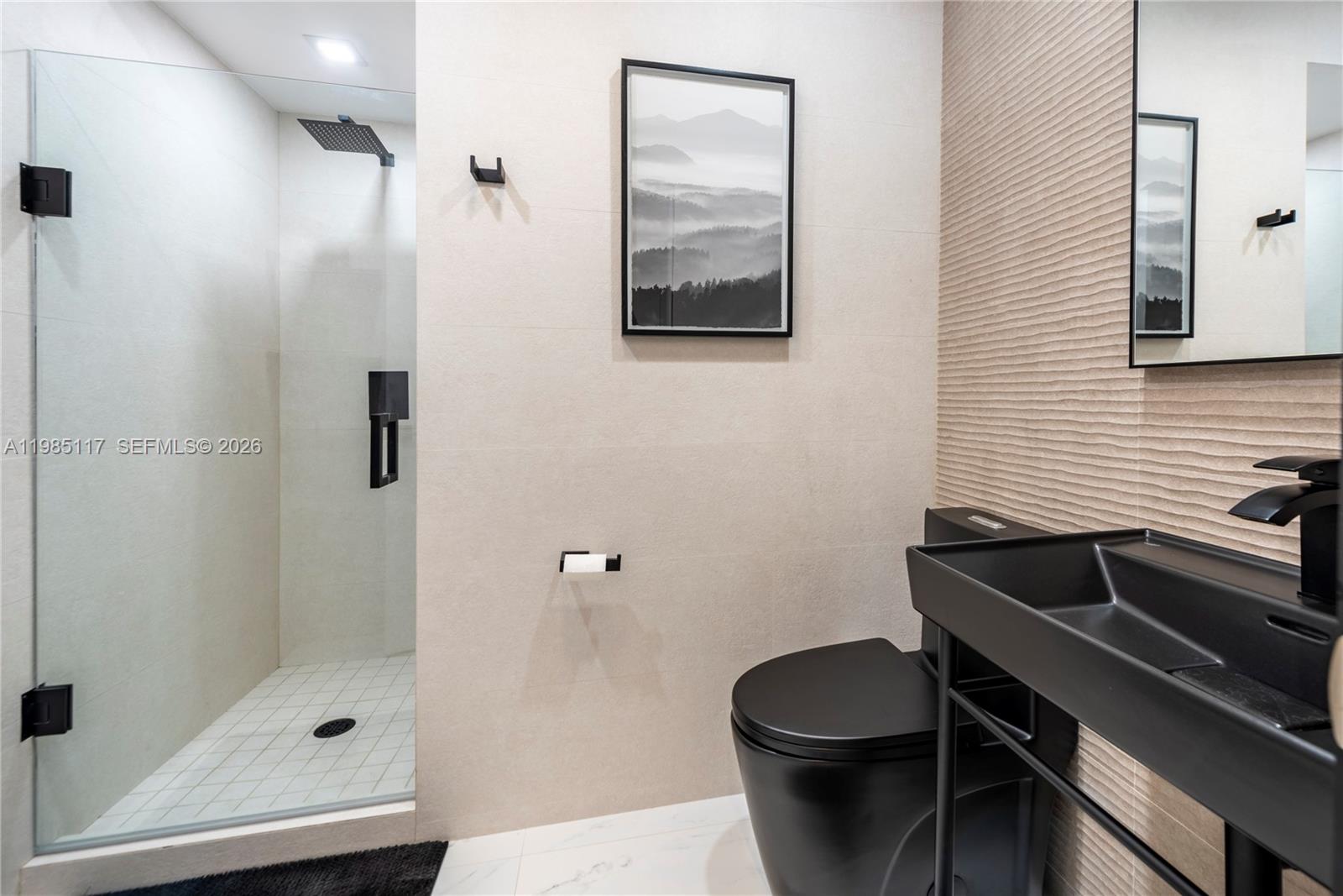 HOLLYWOOD HILLS - Residential