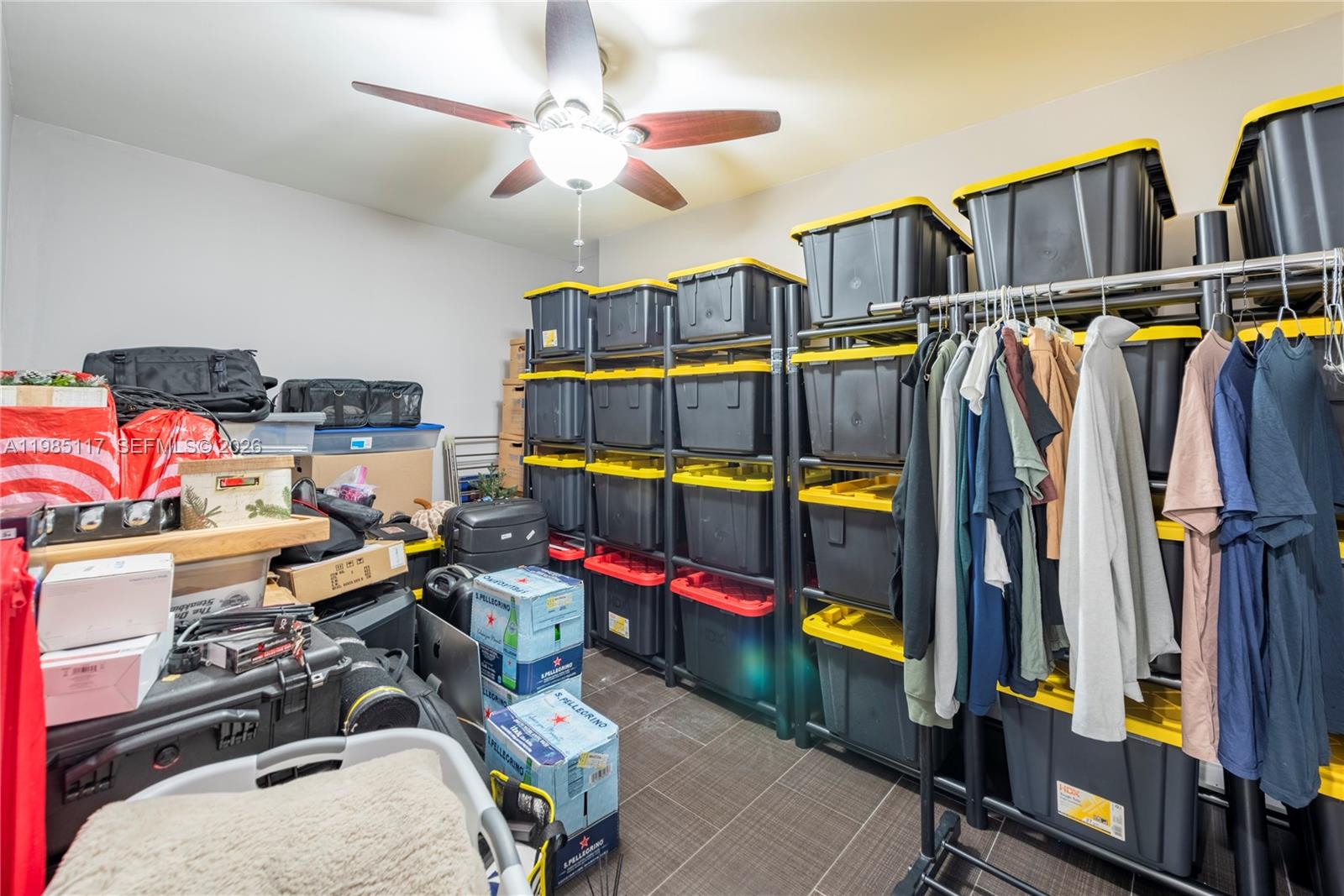 HOLLYWOOD HILLS - Residential