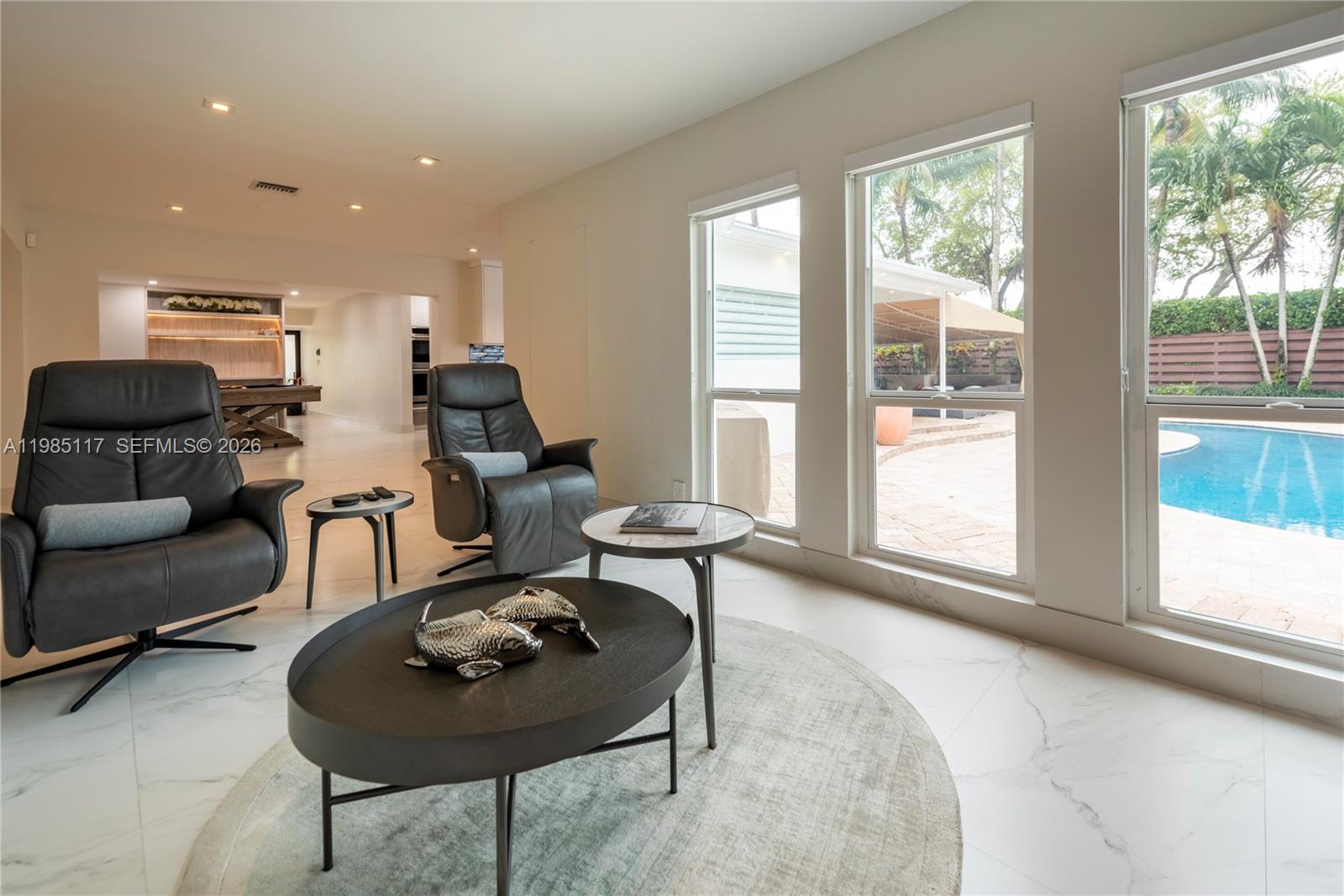 HOLLYWOOD HILLS - Residential