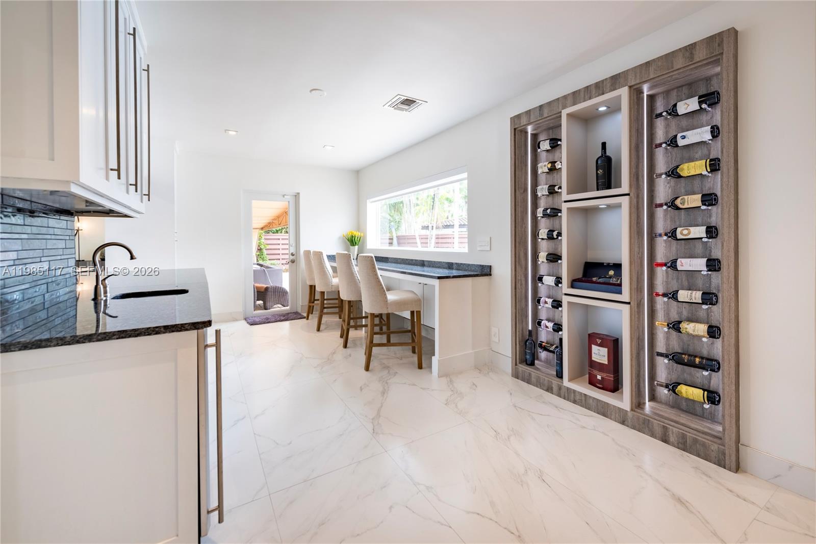 HOLLYWOOD HILLS - Residential