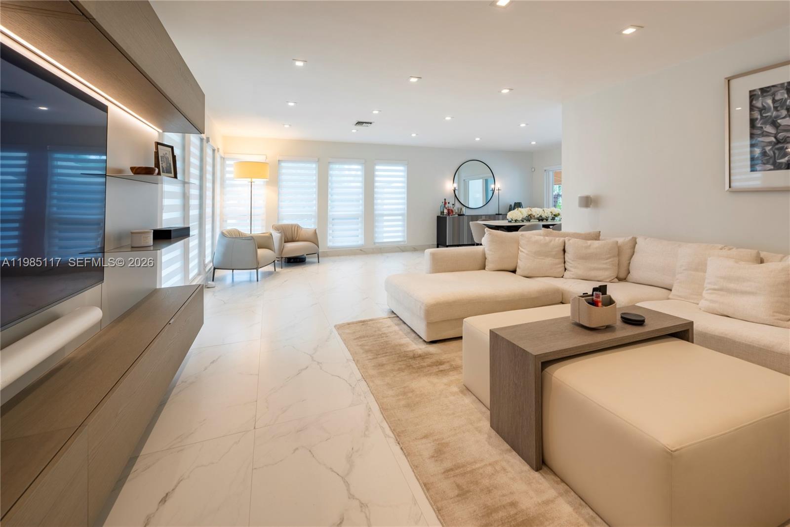 HOLLYWOOD HILLS - Residential