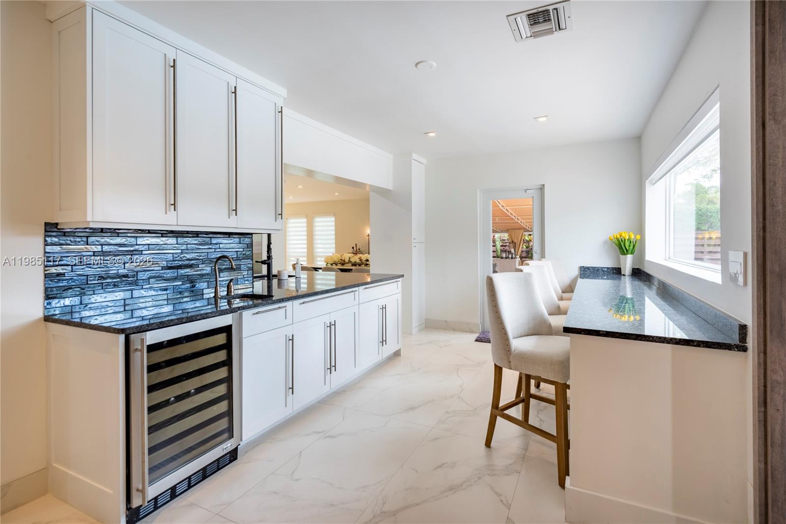 HOLLYWOOD HILLS - Residential