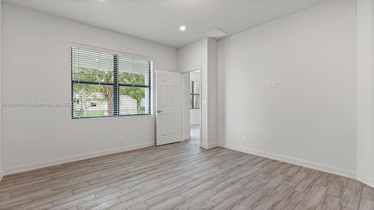 LAKEWOOD PARK UNIT 2 - Residential Lease