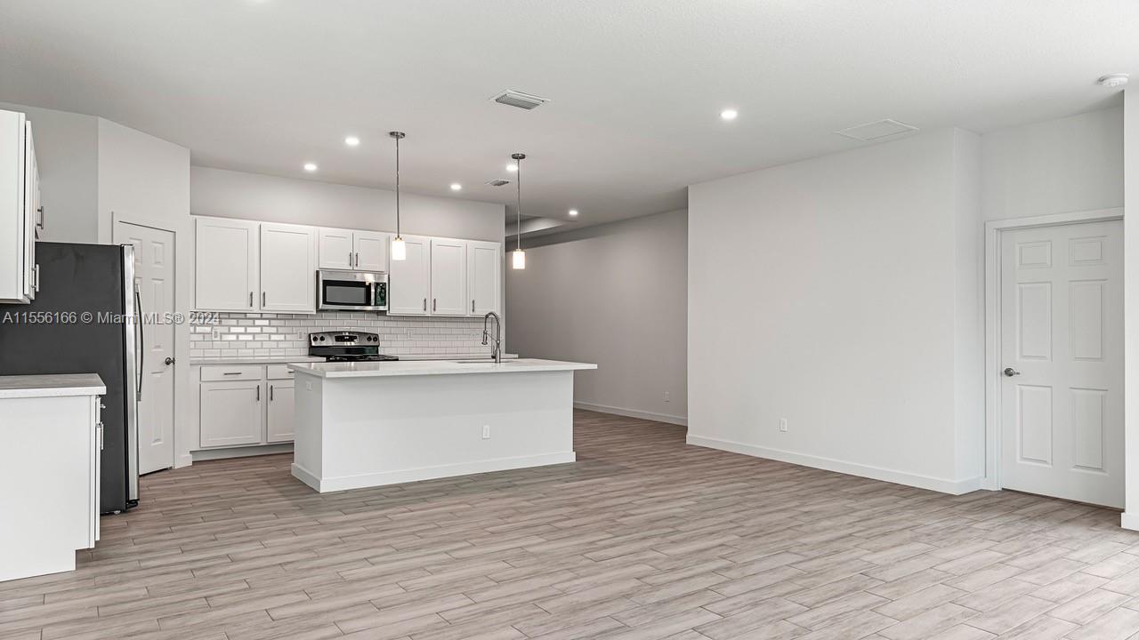 LAKEWOOD PARK UNIT 2 - Residential Lease