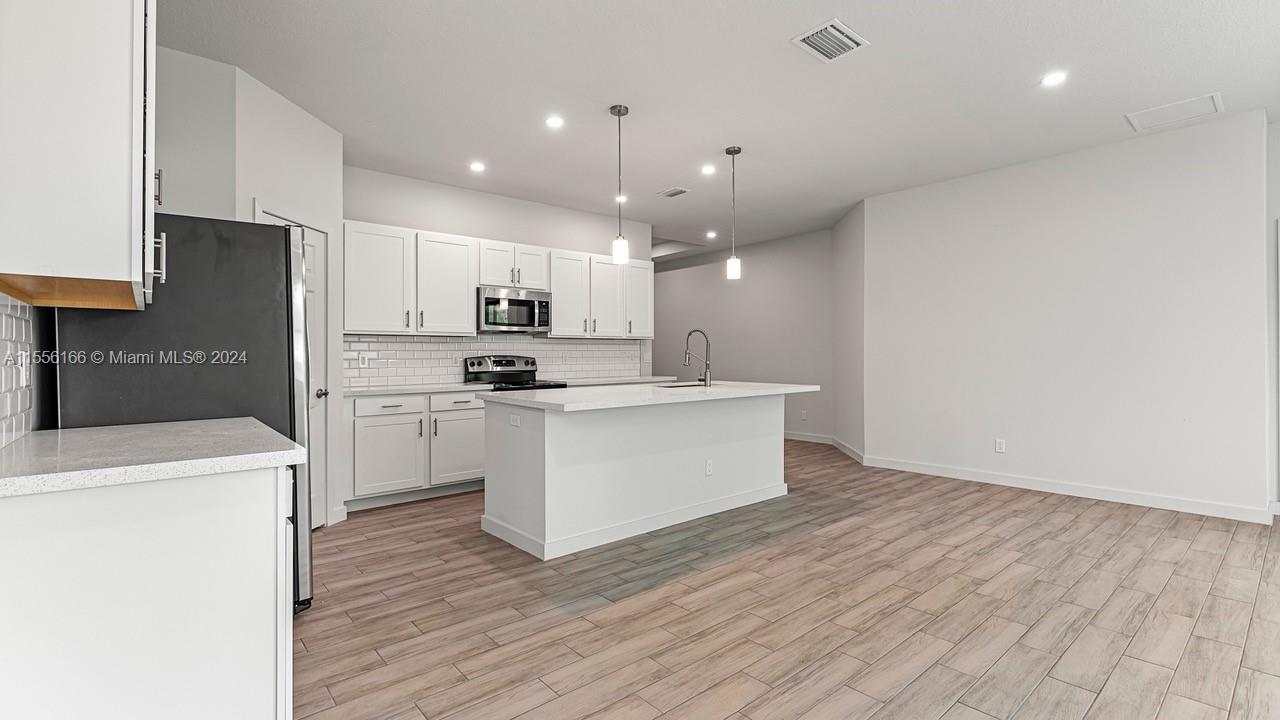 LAKEWOOD PARK UNIT 2 - Residential Lease