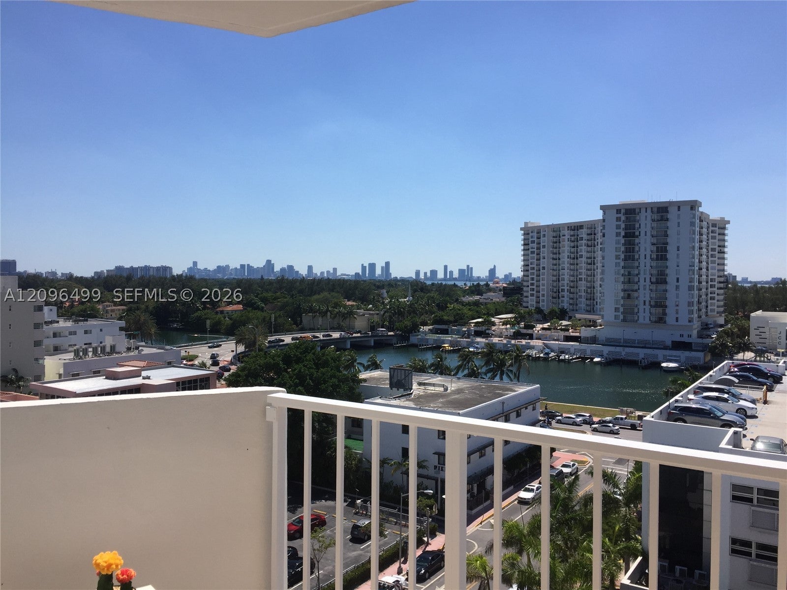 4301 Collins Ave 901