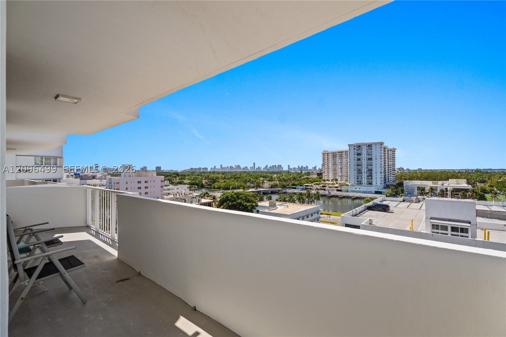 4301 Collins Ave 901