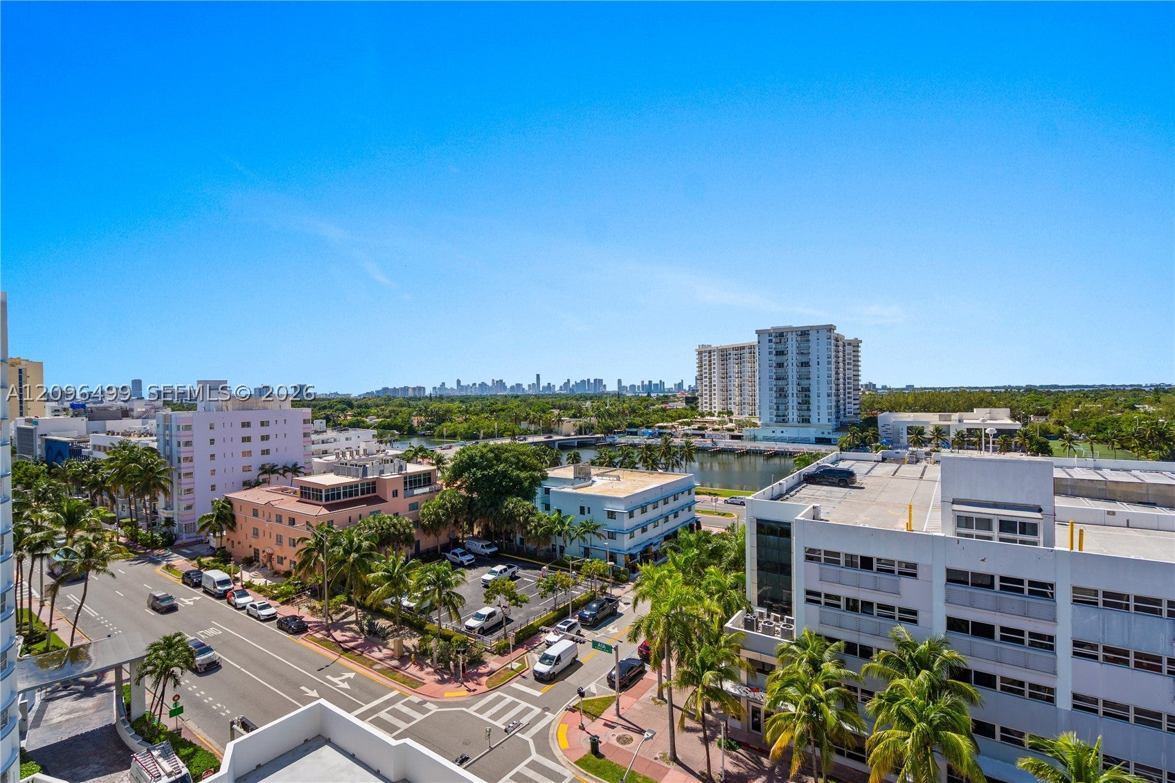 4301 Collins Ave 901