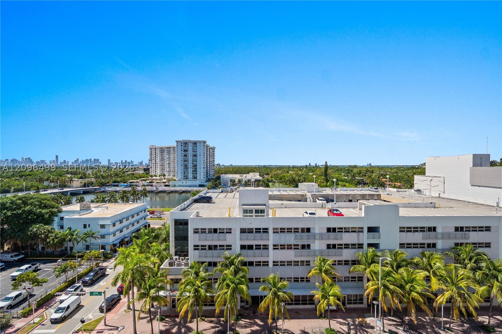4301 Collins Ave 901