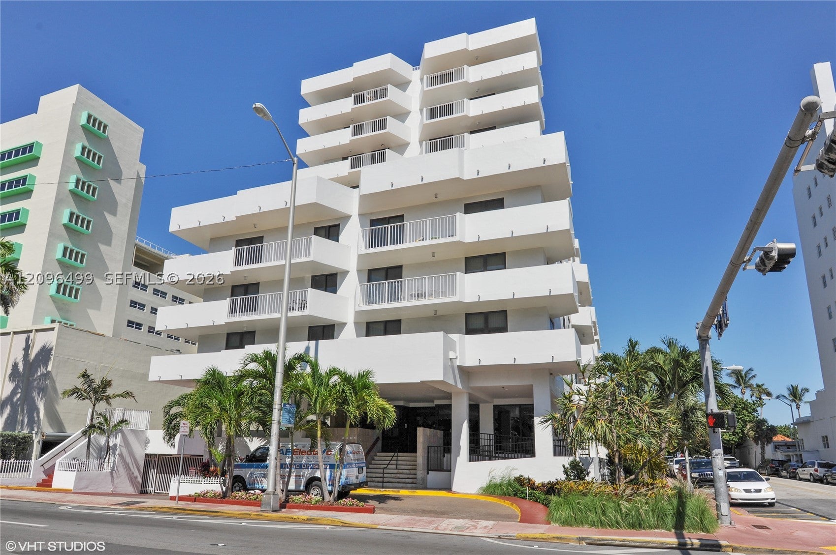 4301 Collins Ave 901