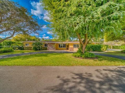 Photo of 13400 SW 78th Ct, Pinecrest, FL 33156 (MLS # A11992391)