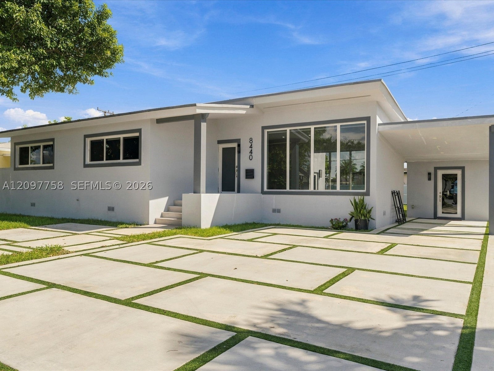 8440 SW 34th Ter, Miami, FL, 33155/$899,900 1 8440 SW 34th Ter