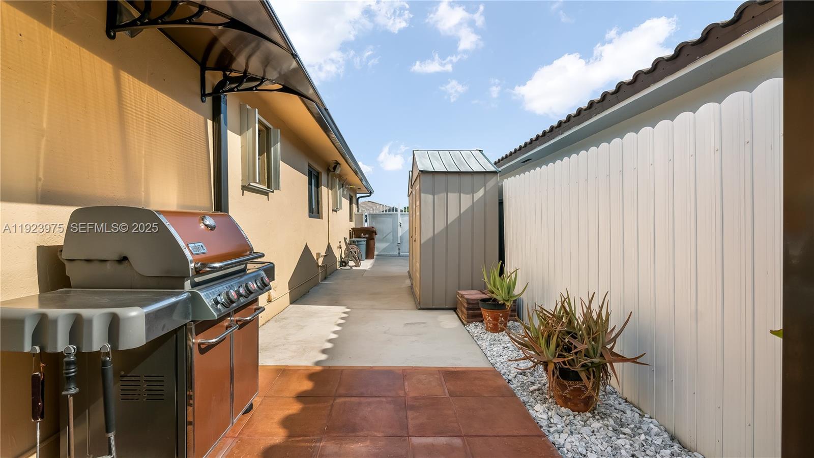 4TH ADDN TO ROBLES GARDEN - Residential