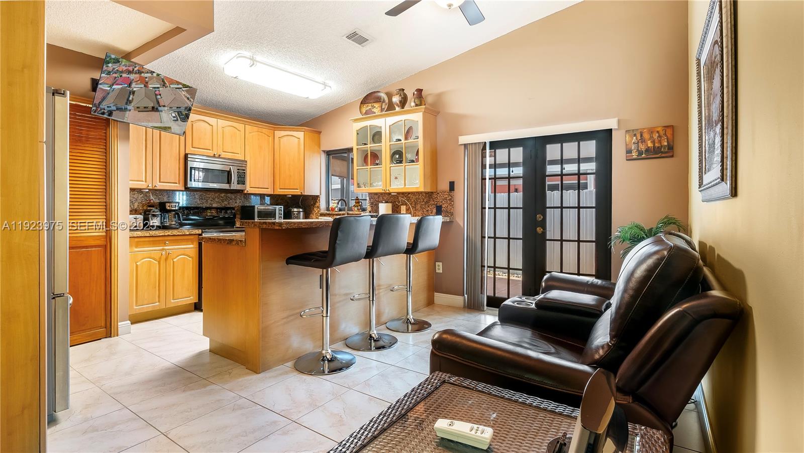 4TH ADDN TO ROBLES GARDEN - Residential