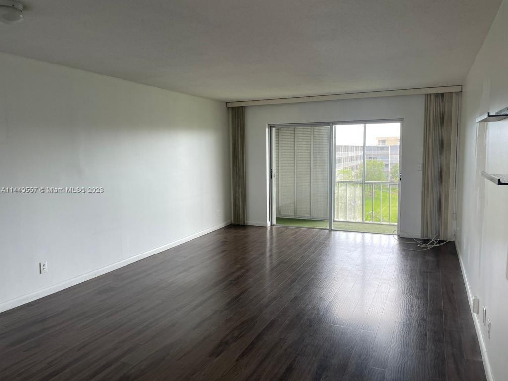 HILLCREST COUNTRY CLUB AP - Residential Lease