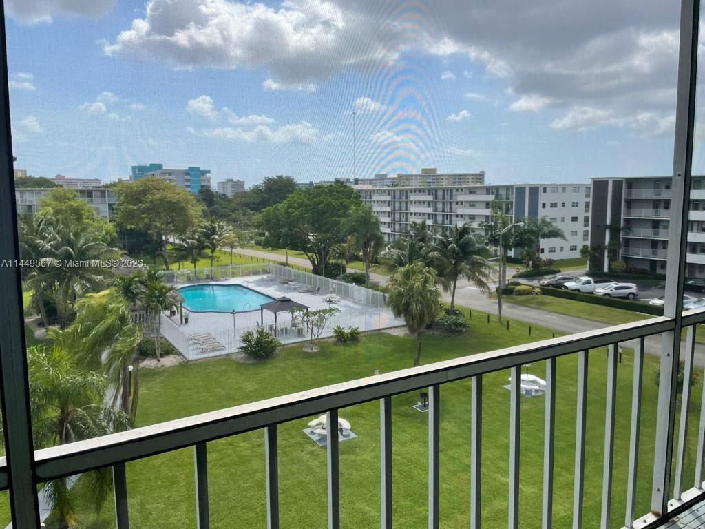 HILLCREST COUNTRY CLUB AP - Residential Lease