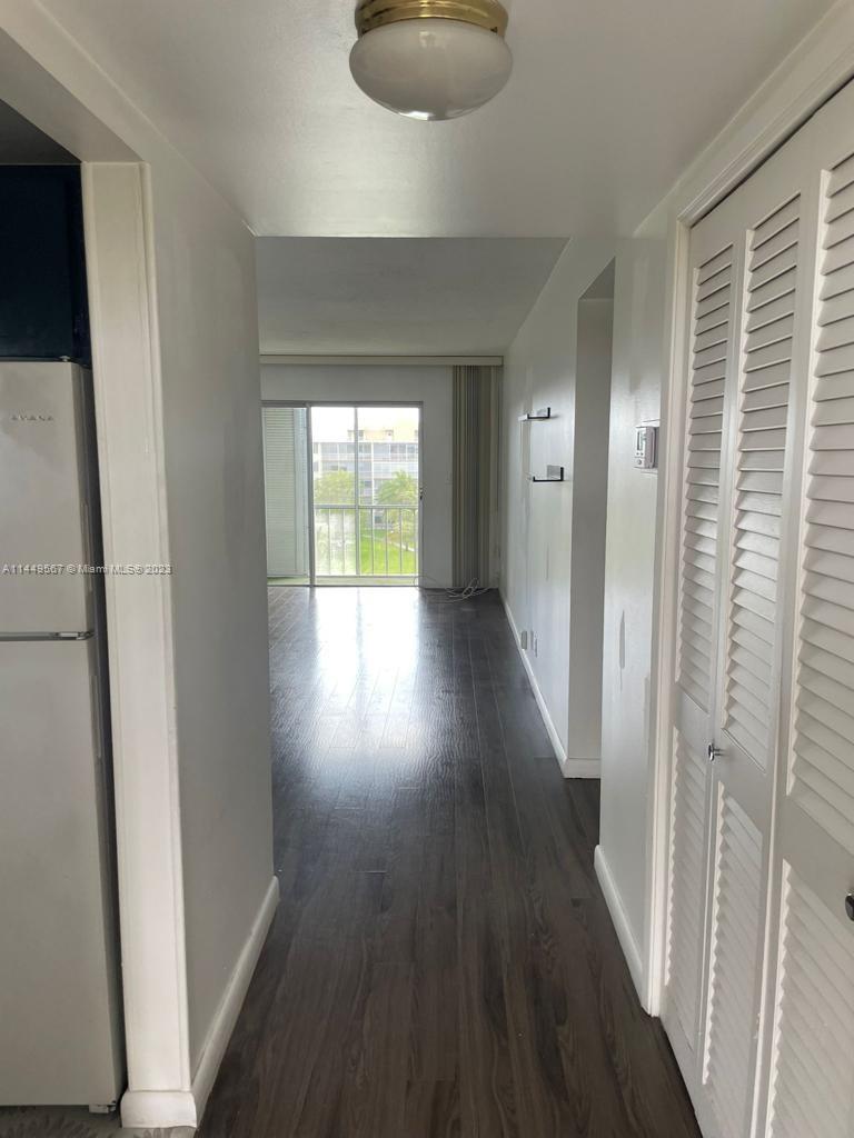 HILLCREST COUNTRY CLUB AP - Residential Lease