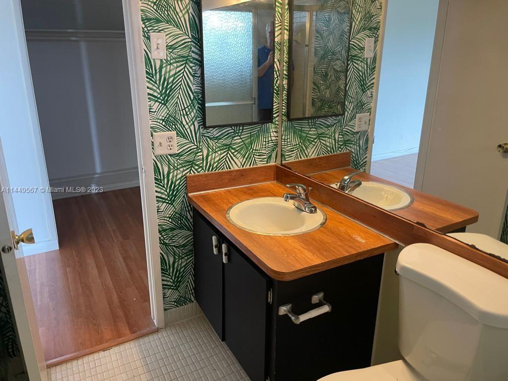 HILLCREST COUNTRY CLUB AP - Residential Lease