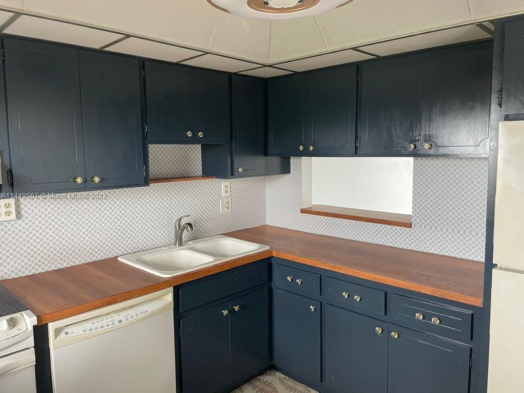 HILLCREST COUNTRY CLUB AP - Residential Lease