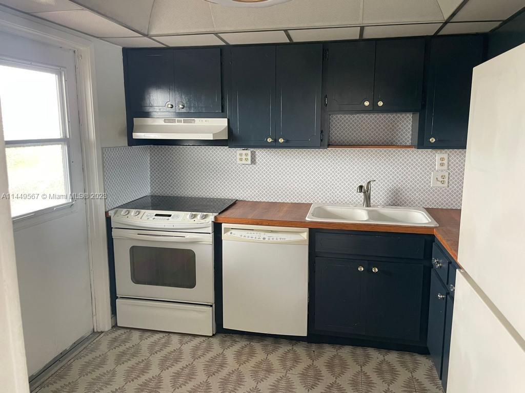 HILLCREST COUNTRY CLUB AP - Residential Lease