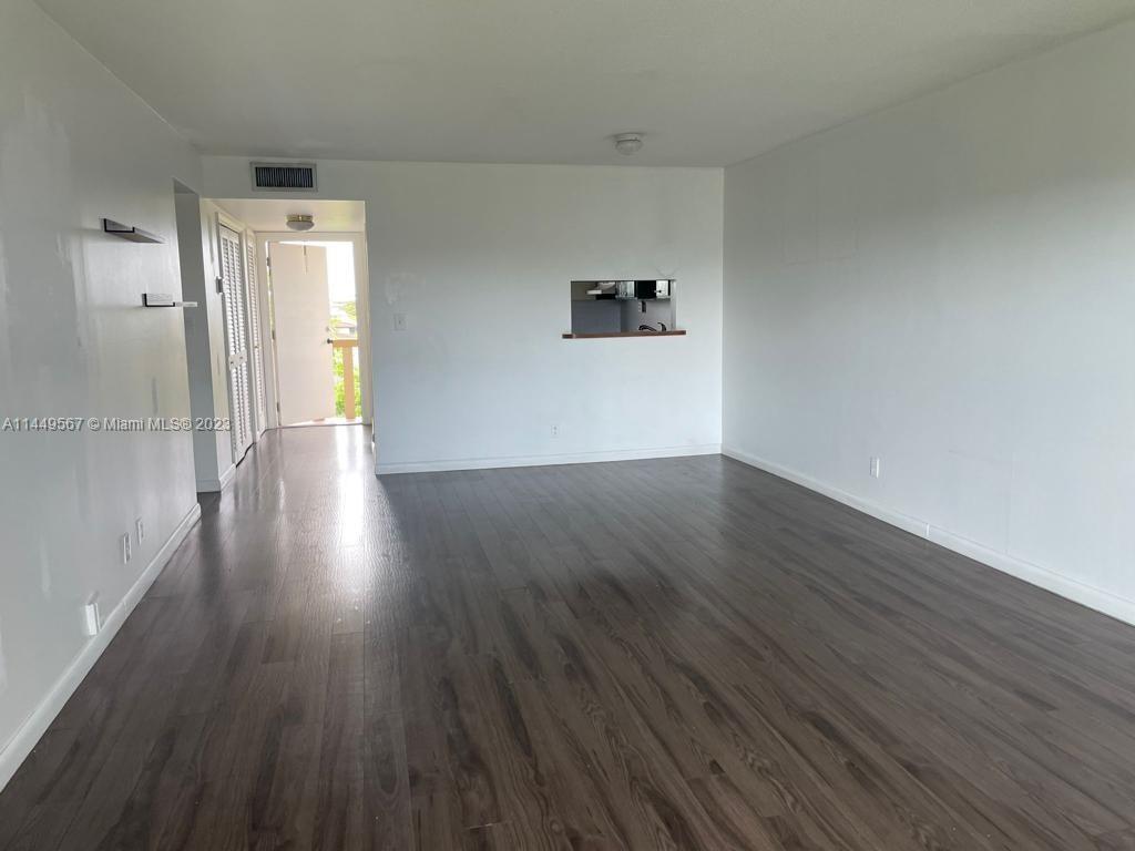HILLCREST COUNTRY CLUB AP - Residential Lease