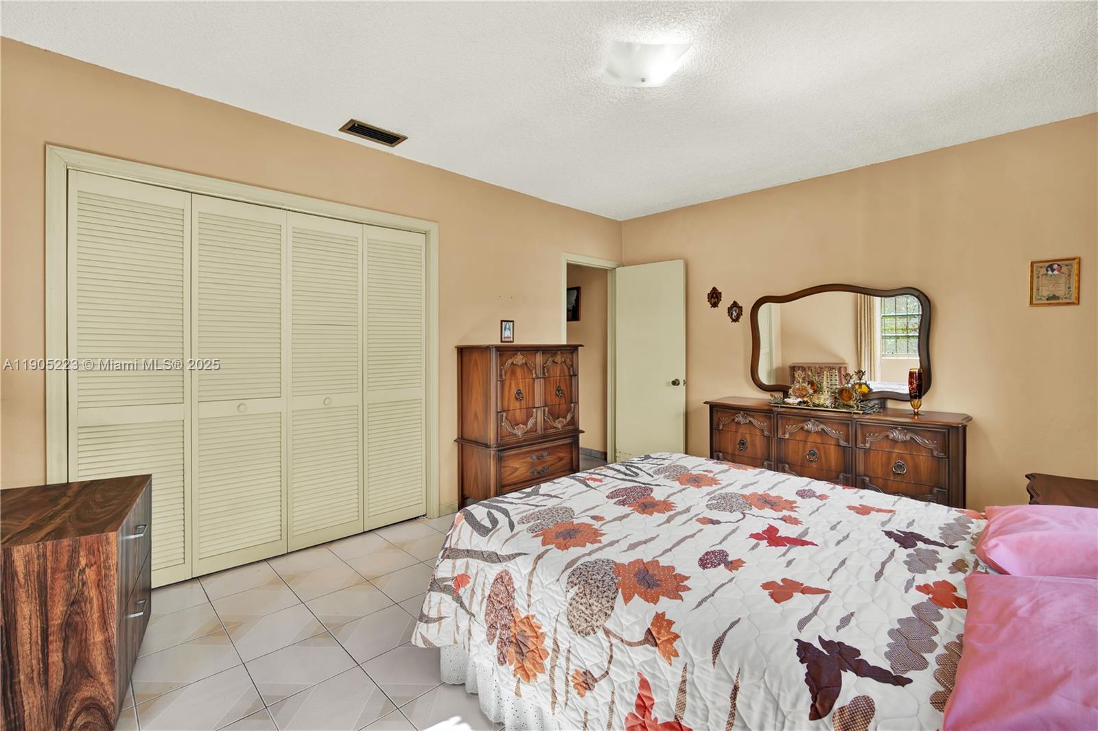 PORTER MANOR - Residential