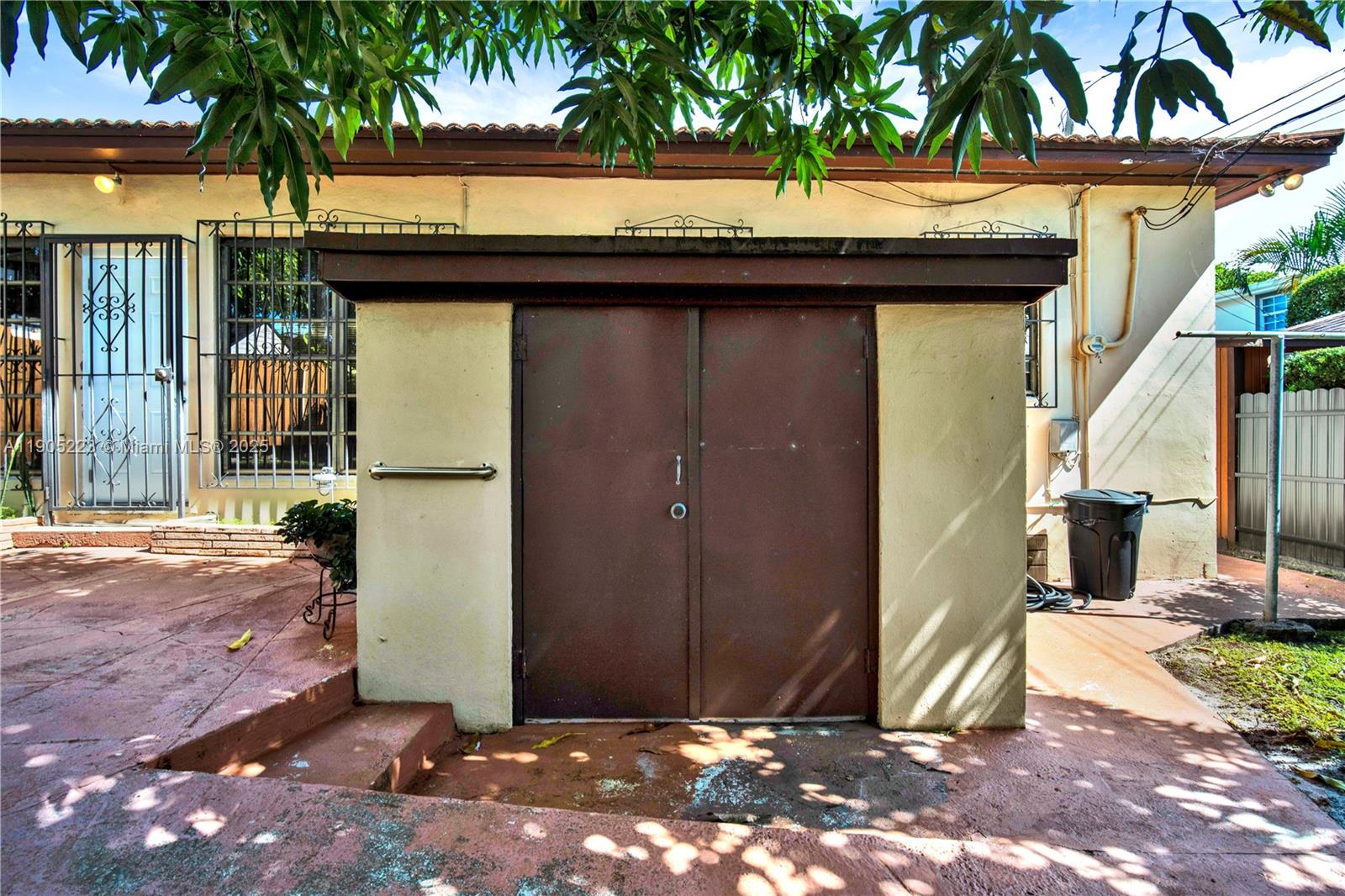 PORTER MANOR - Residential