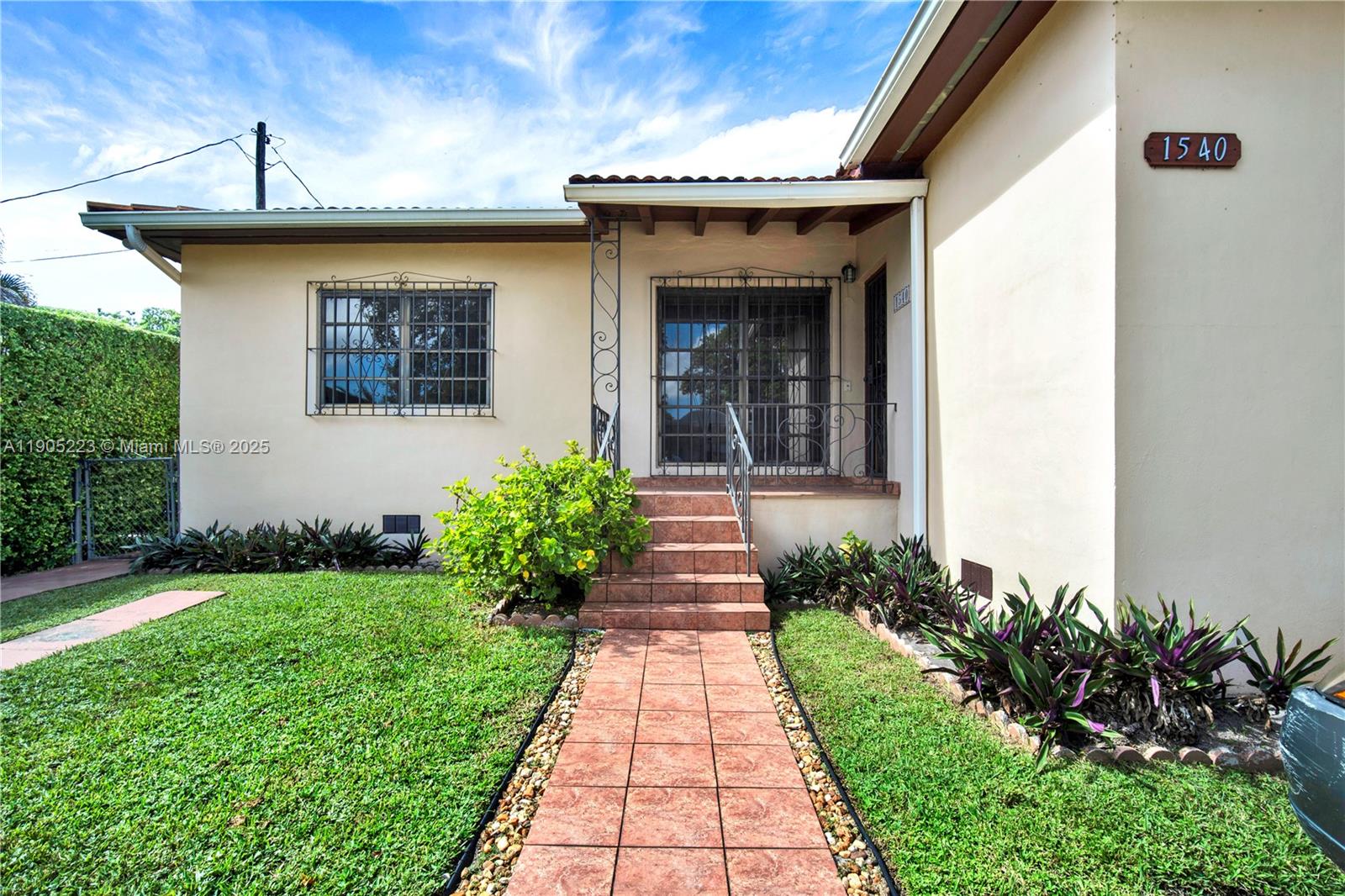 PORTER MANOR - Residential