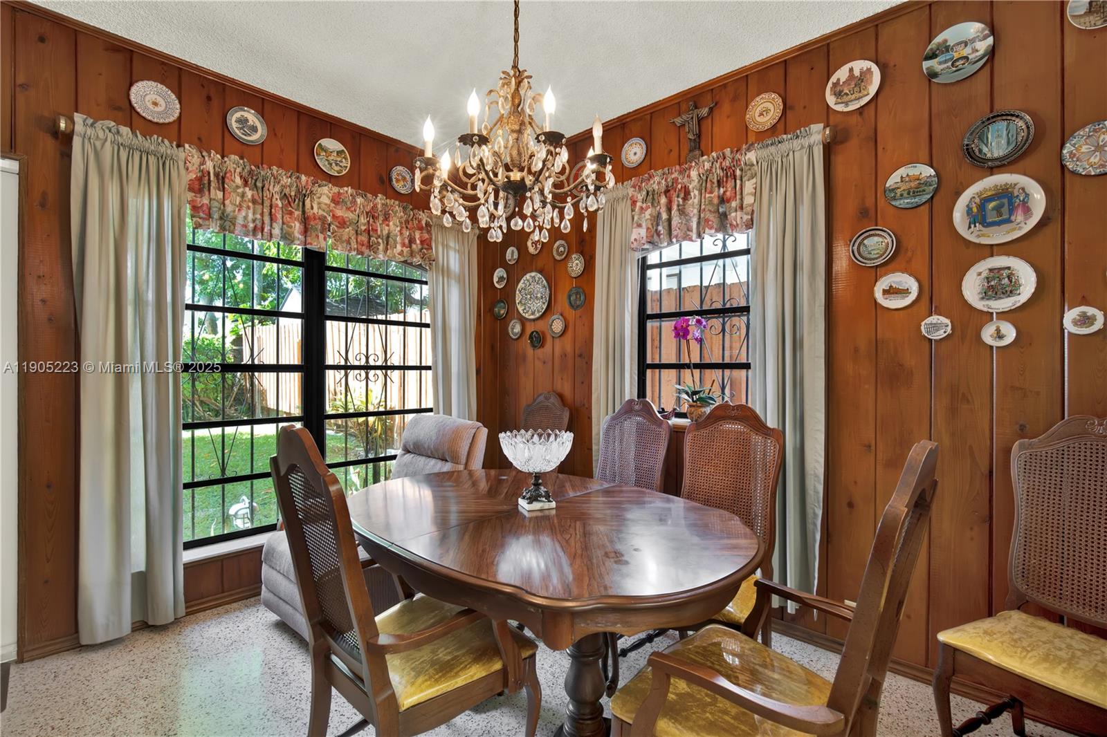 PORTER MANOR - Residential