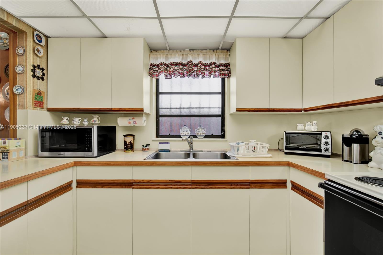 PORTER MANOR - Residential