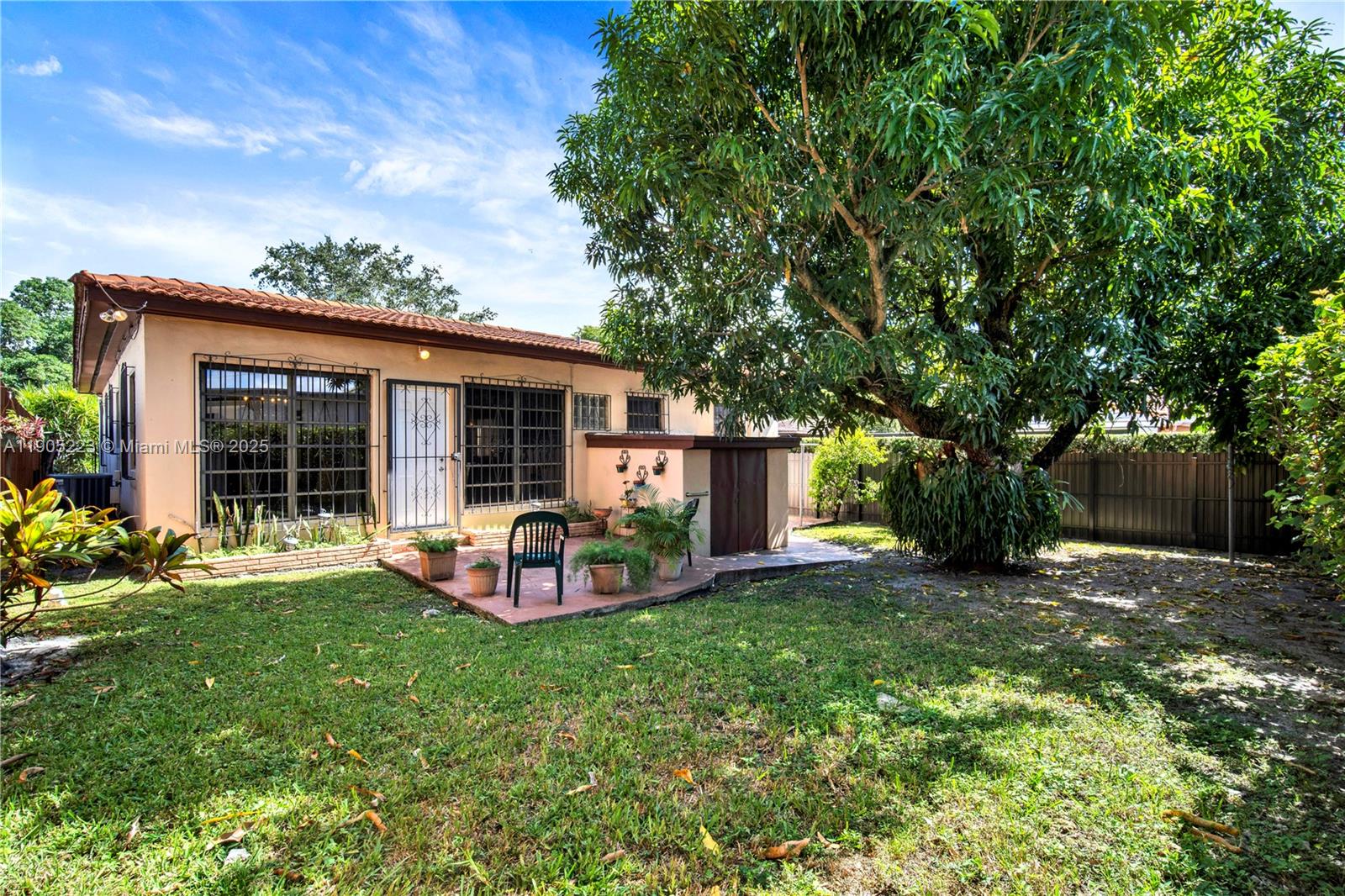 PORTER MANOR - Residential