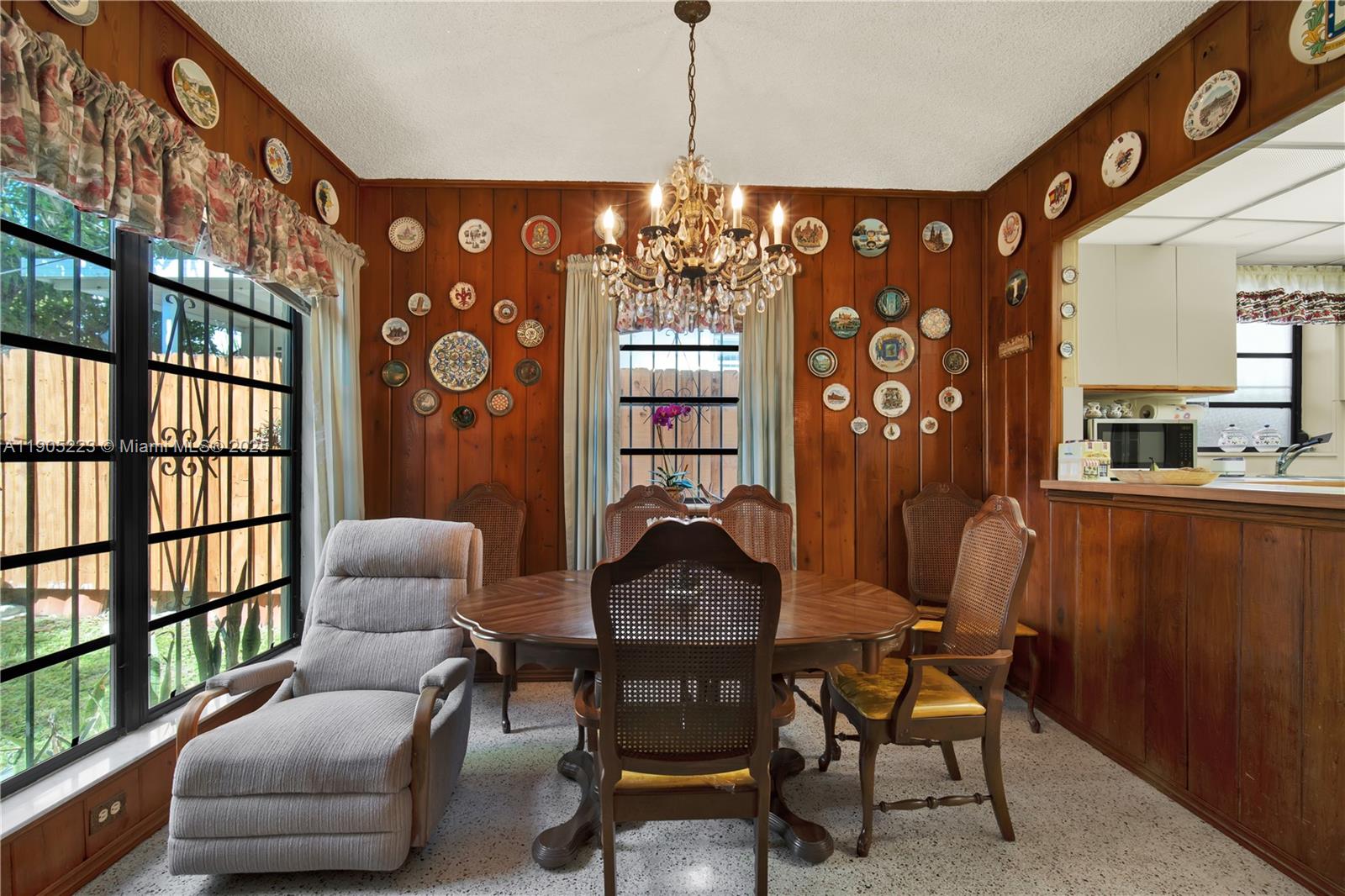 PORTER MANOR - Residential