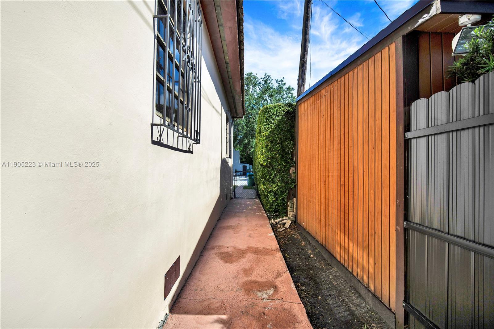 PORTER MANOR - Residential