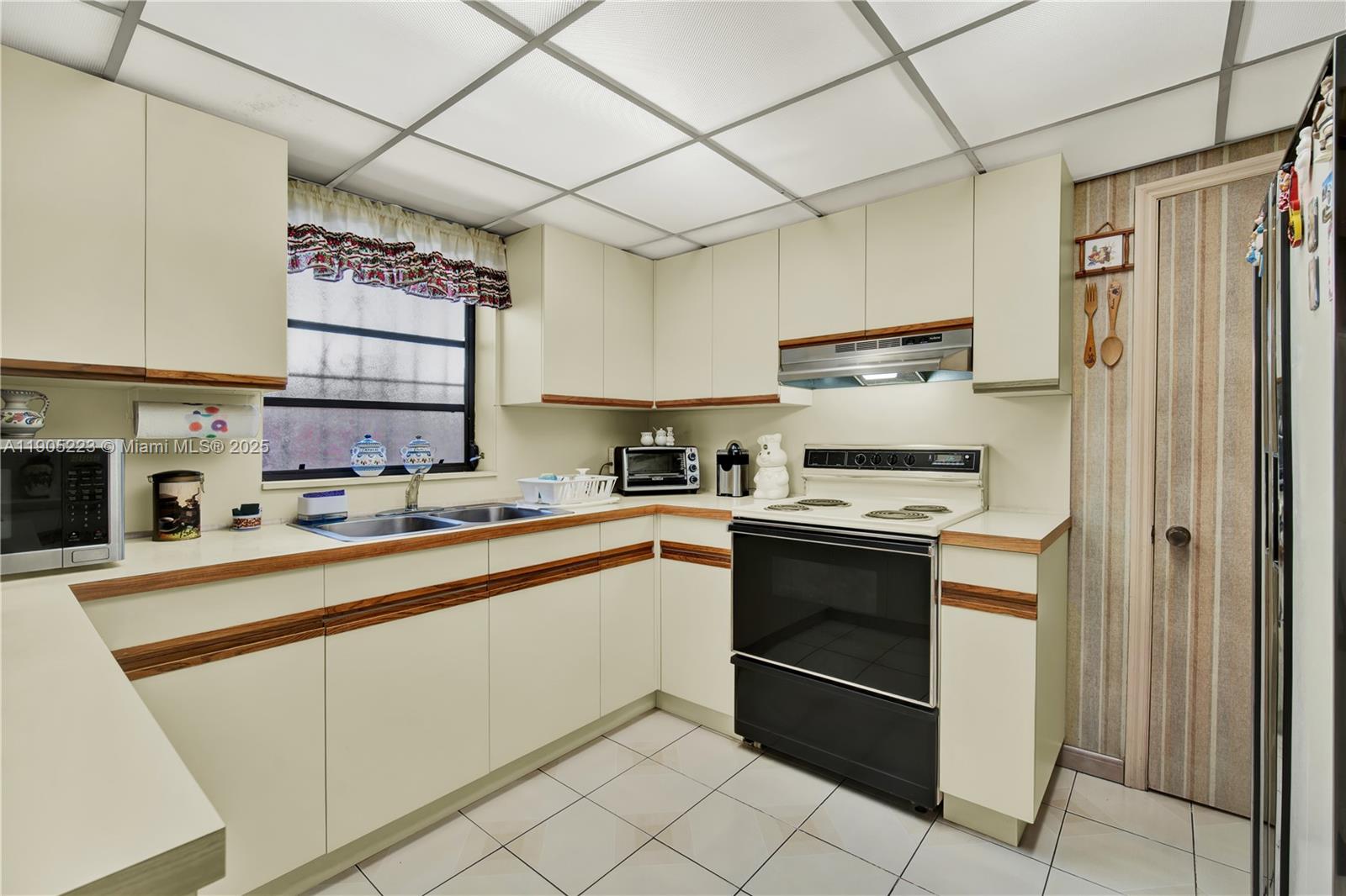 PORTER MANOR - Residential