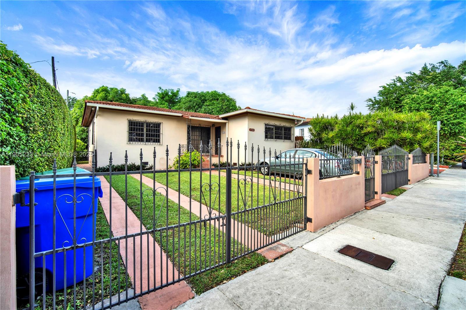 PORTER MANOR - Residential