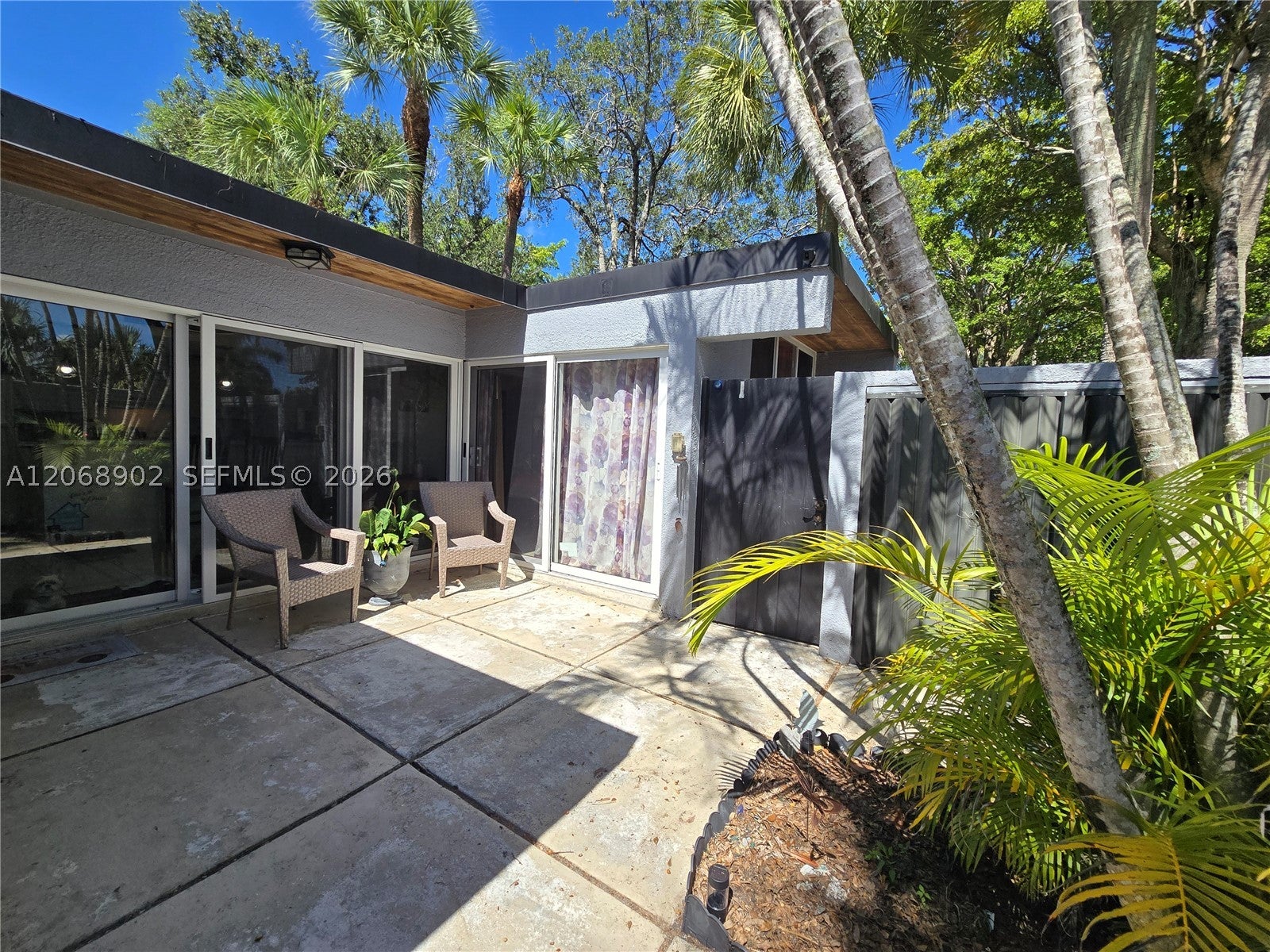 16330 Oak Walk