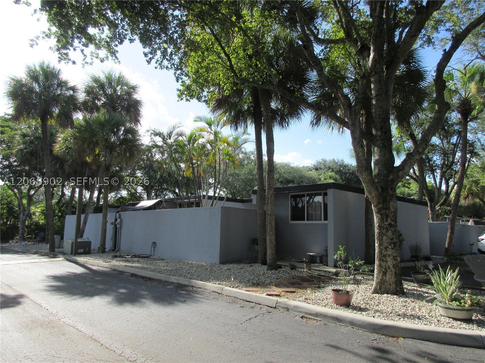 16330 Oak Walk
