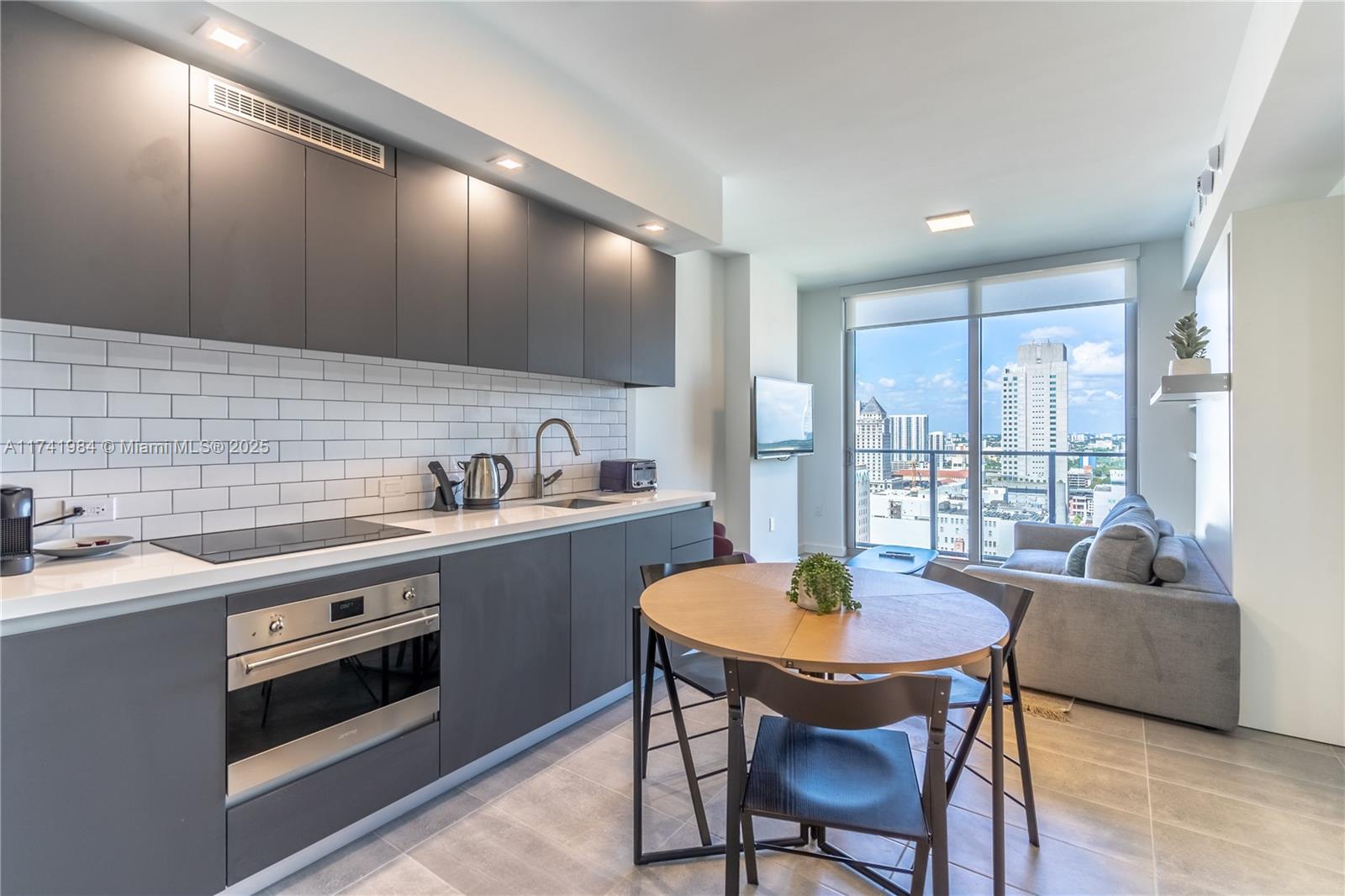227 NE 2nd St 2304