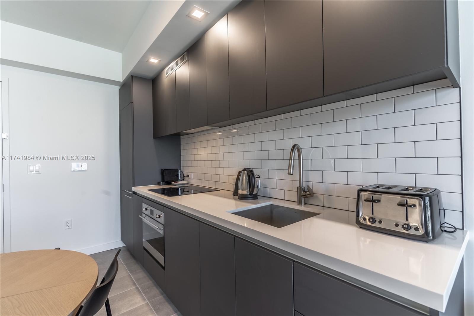 227 NE 2nd St 2304