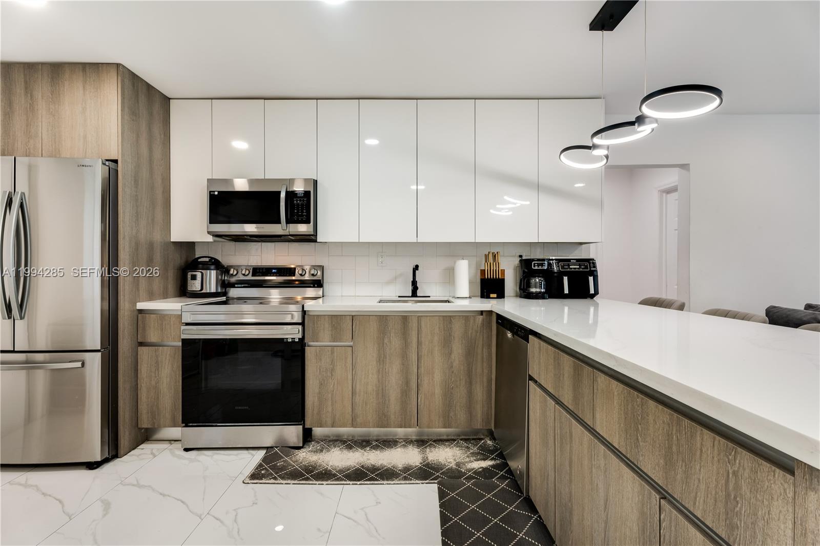 HOLLYWOOD BEACH GARDENS - Residential