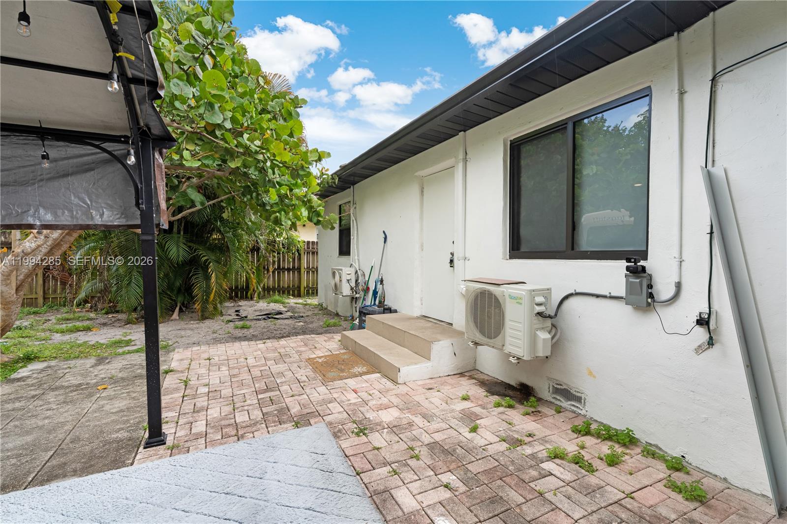 HOLLYWOOD BEACH GARDENS - Residential