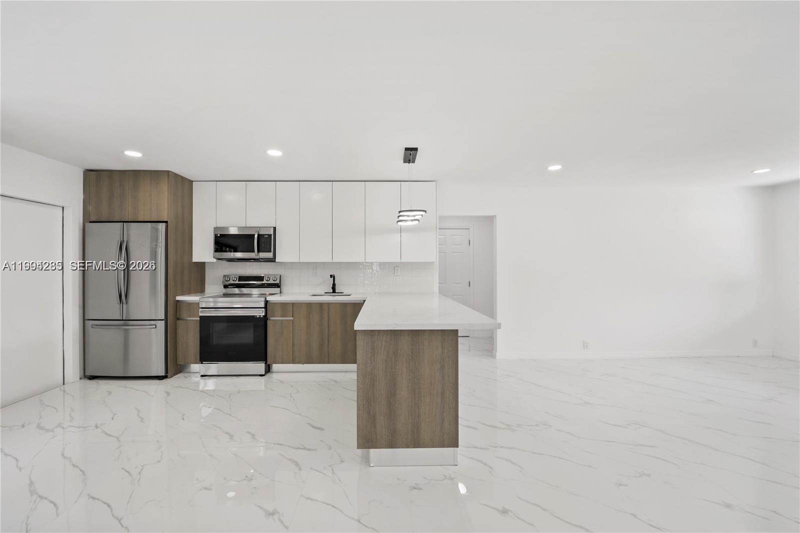 HOLLYWOOD BEACH GARDENS - Residential