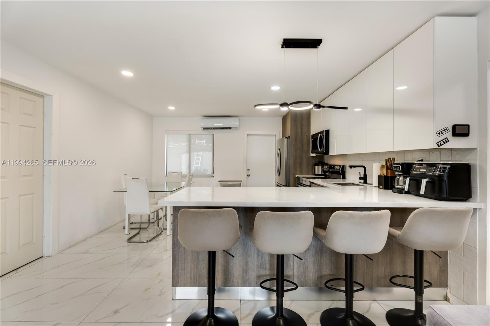 HOLLYWOOD BEACH GARDENS - Residential