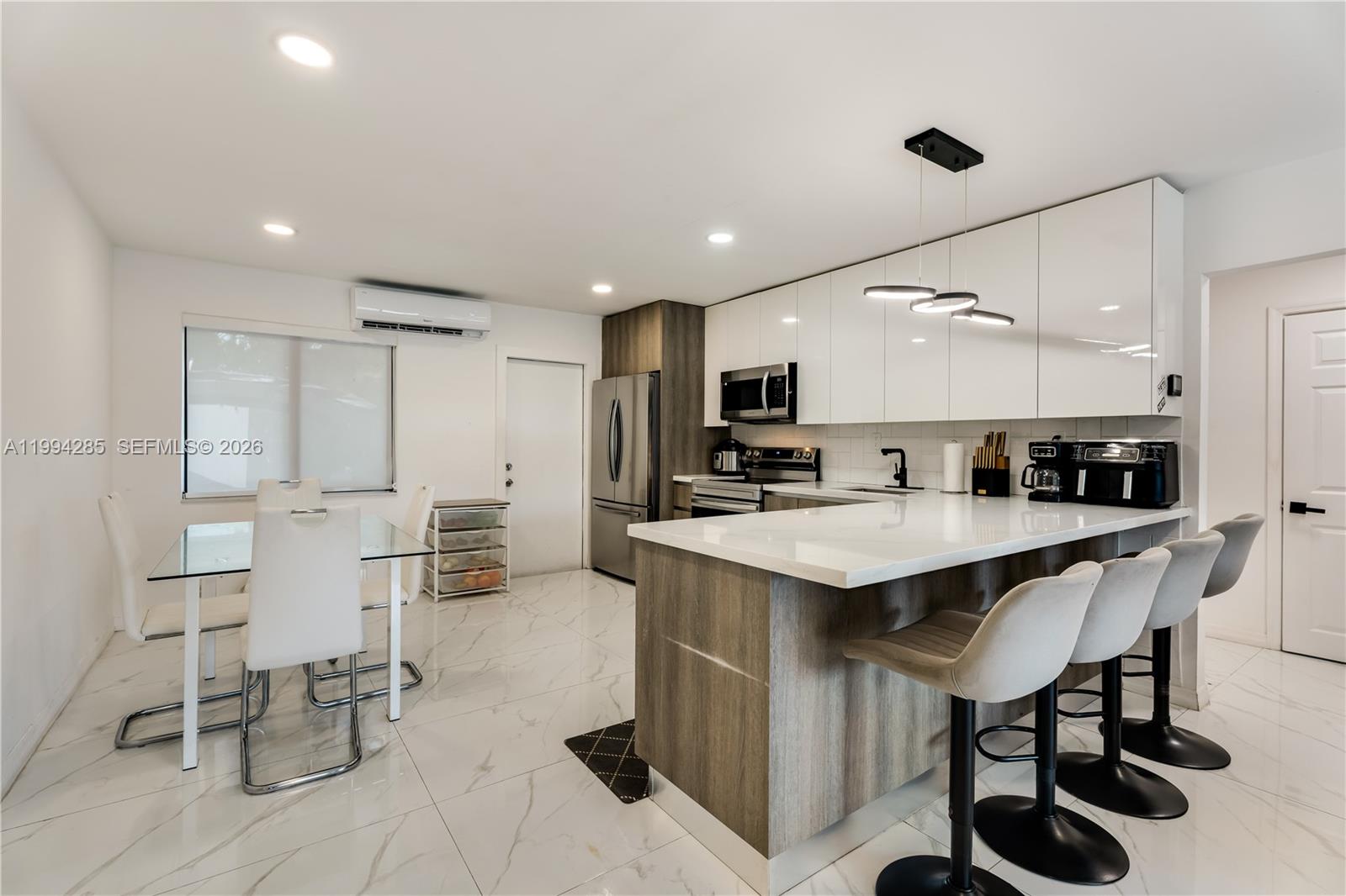 HOLLYWOOD BEACH GARDENS - Residential