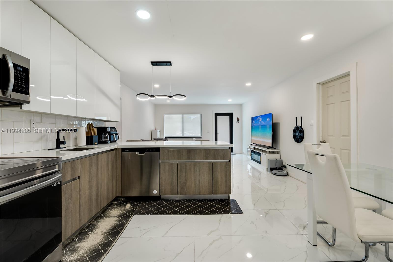 HOLLYWOOD BEACH GARDENS - Residential